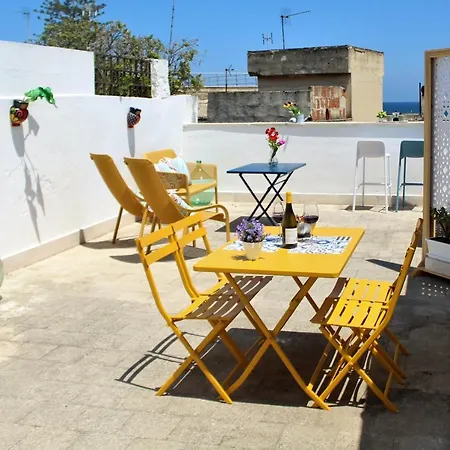 Albadamar Terrace * トラーニ